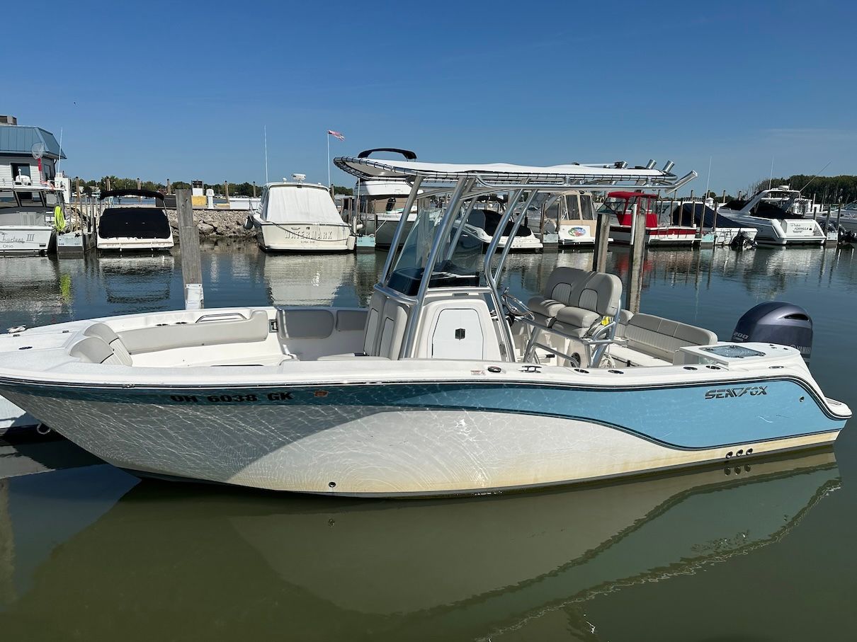 2023 Sea Fox 228 Commander