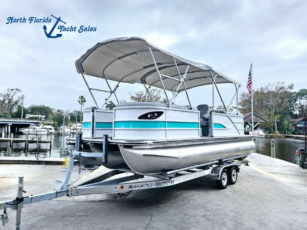2026 Bentley Pontoons Legacy 223 Navigator