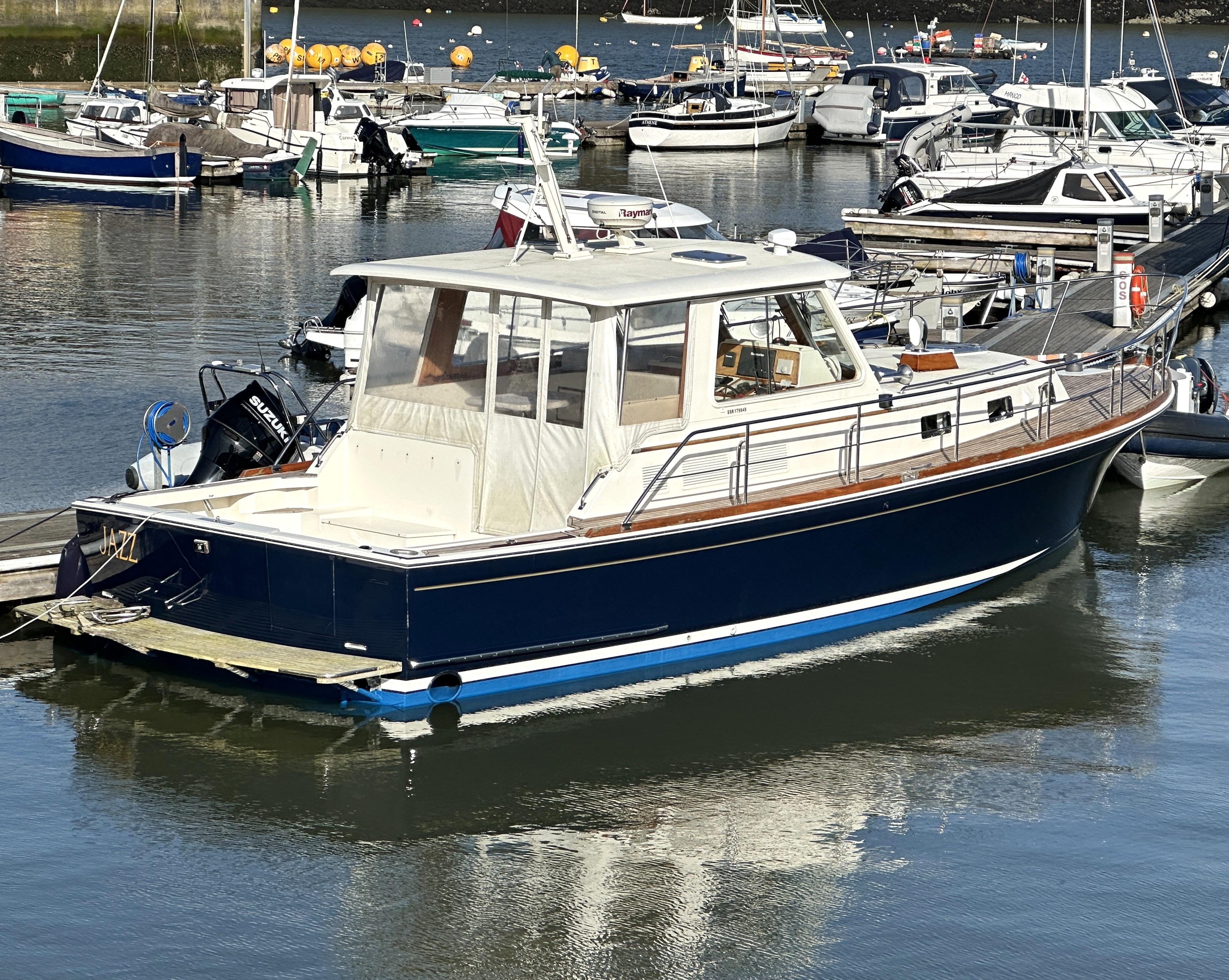 Grand Banks Eastbay 38