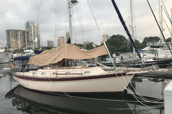 1995 Island Packet 37