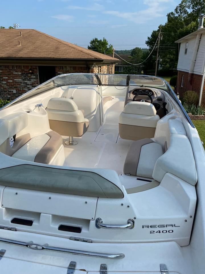 2004 Regal 2400 Bowrider