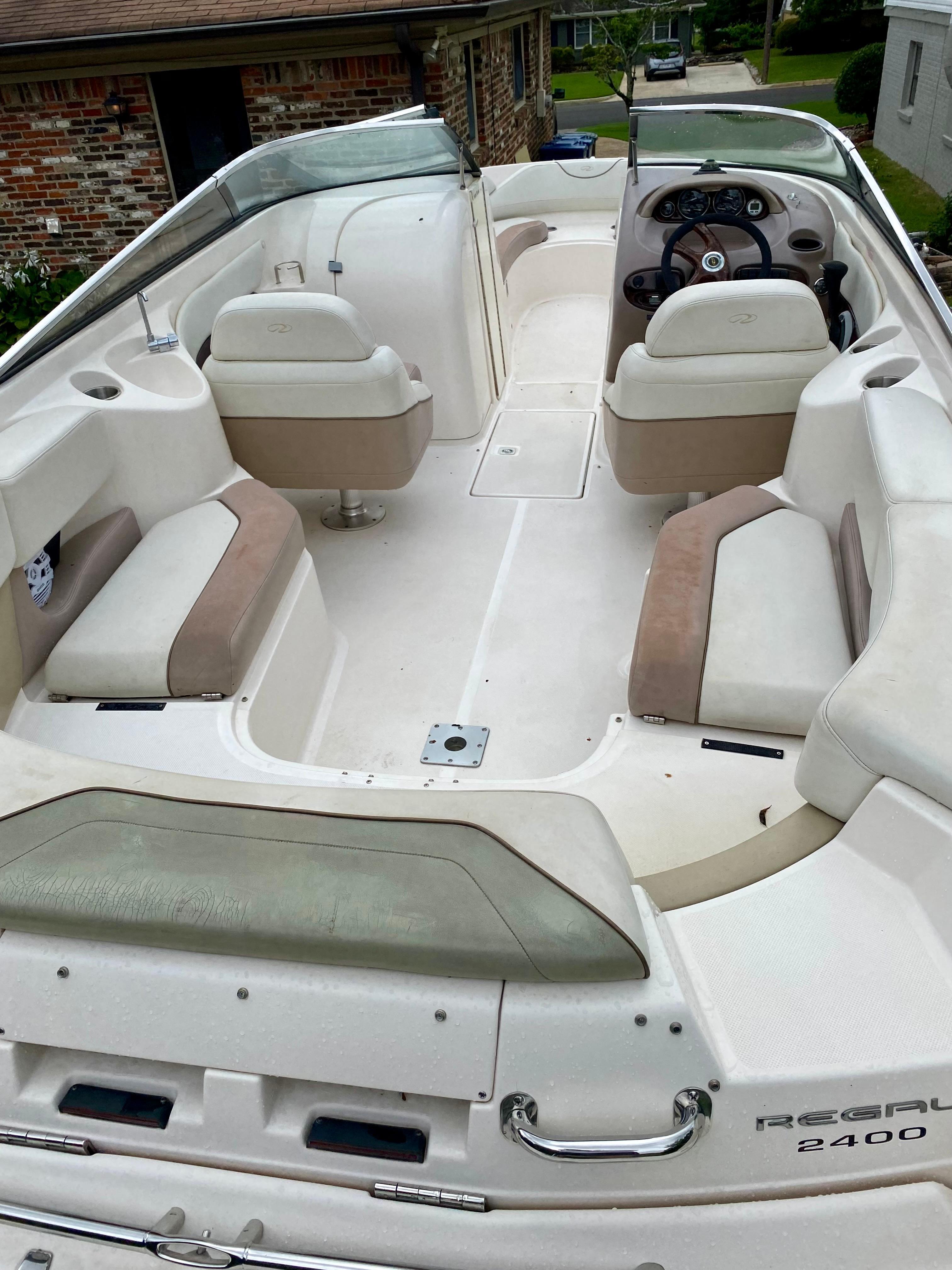 2004 Regal 2400 Bowrider