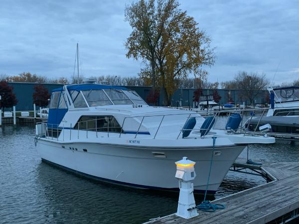 1988 Chris-Craft Catalina 381