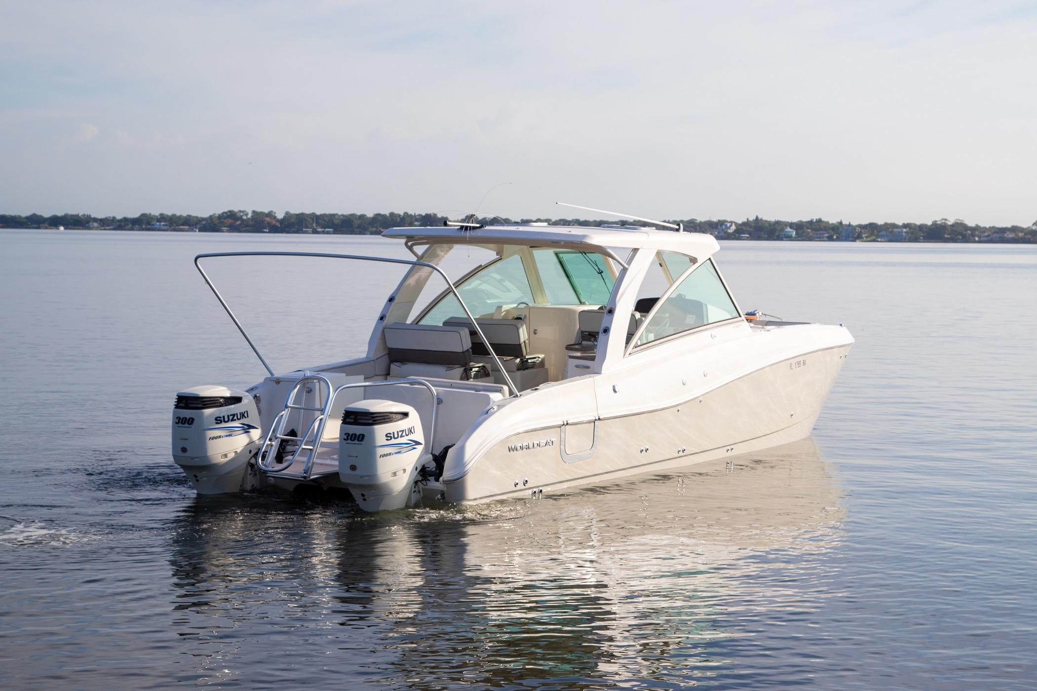 World Cat 320 DC 2016 World Cat 320 DC boat with dual Suzuki engines