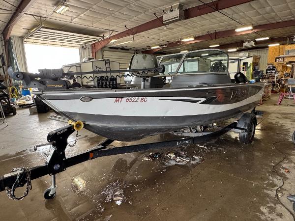 2017 Lund 1850 Impact XS