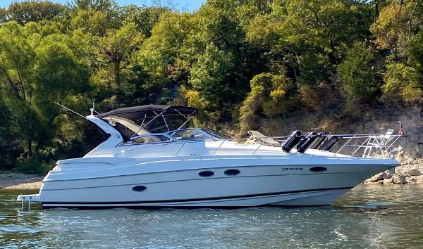 Regal Commodore 3560 IB 2006 Regal Commodore 3560 IB yacht cruising on a scenic lake with lush green trees.
