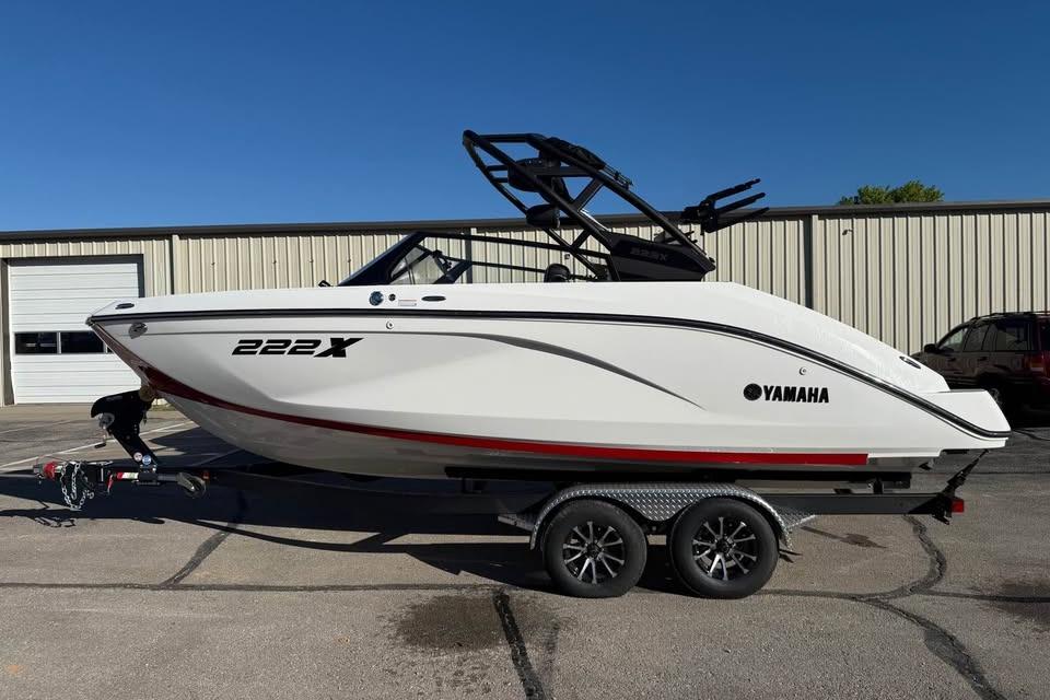 Yamaha Boats 222XD 2026 Yamaha Boats 222XD on trailer, parked outdoors, side view.
