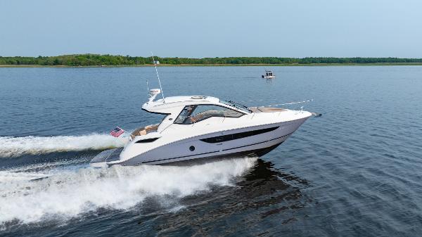 2017 Sea Ray Sundancer 350 Coupe