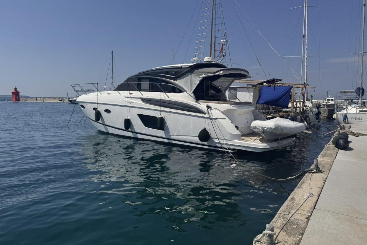 2014 Princess V48 Deck Saloon