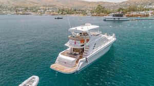 Sea Ray 560 Sedan Bridge 2002 Sea Ray 56 Sedan Bridge yacht cruising in clear blue waters.
