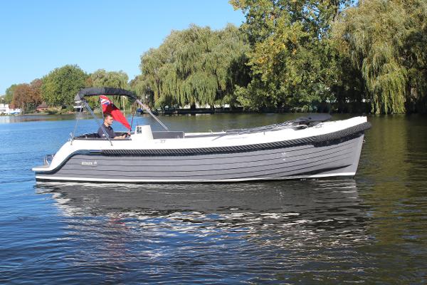 Interboat Intender 780 2025 Interboat Intender 780 cruising on a serene lake with lush green trees.