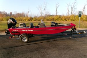 Tracker Bass Tracker Classic XL 2026 Tracker Bass Tracker Classic XL boat on trailer, parked outdoors.
