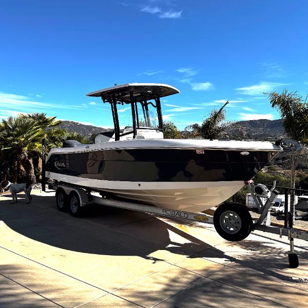 Robalo R 242 Center Console