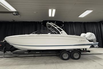 2025 Cobalt R8 Outboard
