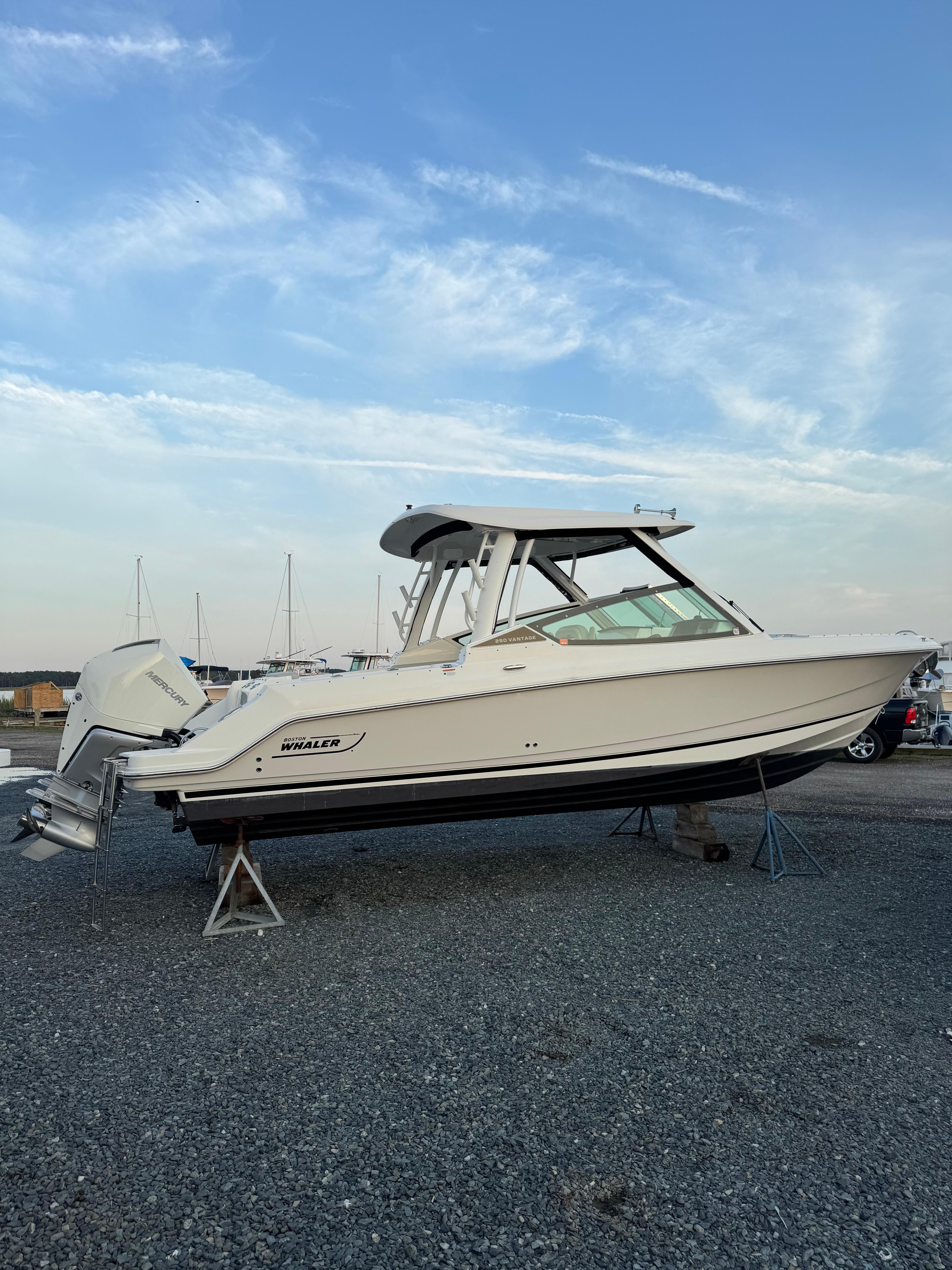 2022 Boston Whaler 280 Vantage