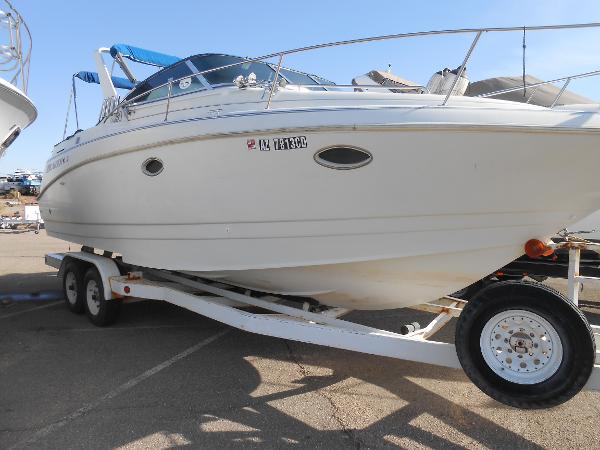 Larson Cabrio 280 Mid Cabin