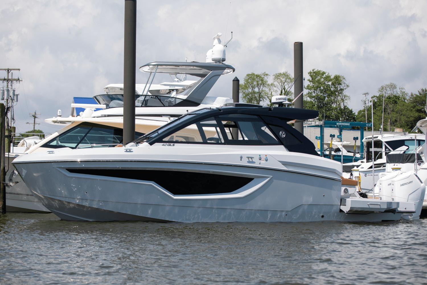 Cruisers Yachts 42 GLS South Beach Outboard