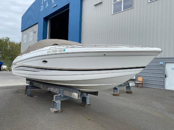 Formula 260 SS 2000 Formula 260 SS boat on stands outside a blue and gray building.