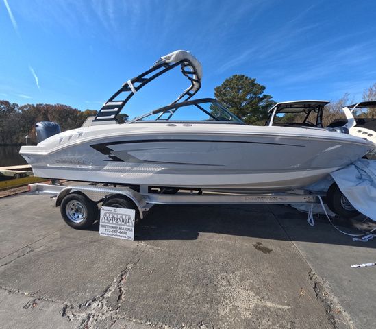 Chaparral 21 SSi OB In stock trailer included