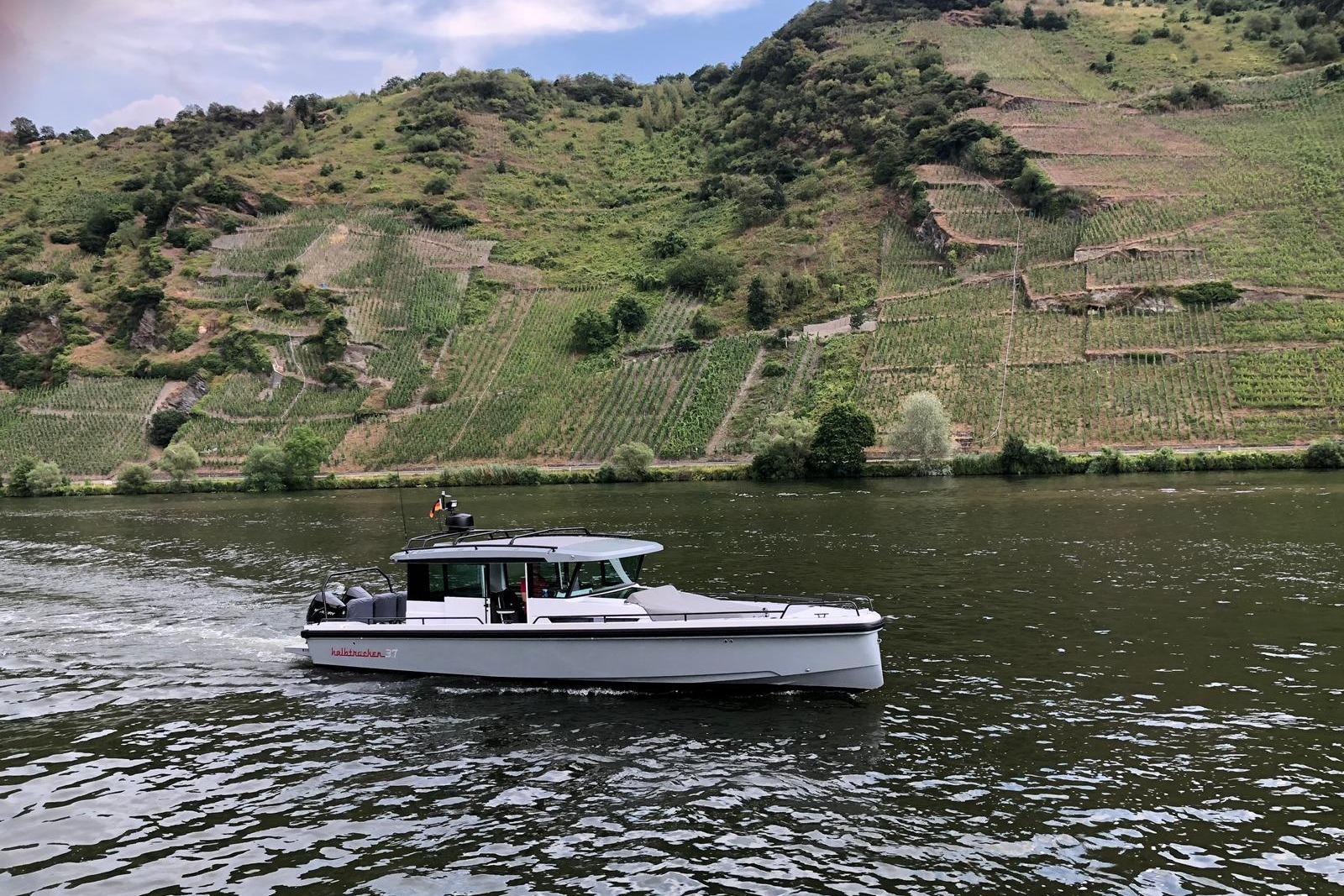 2019 Axopar 37 Open Aftdeck with bench
