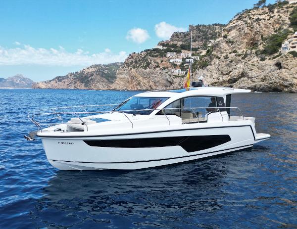2023 Sealine C335V