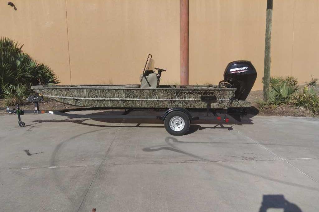2026 Tracker Grizzly 1860 CC