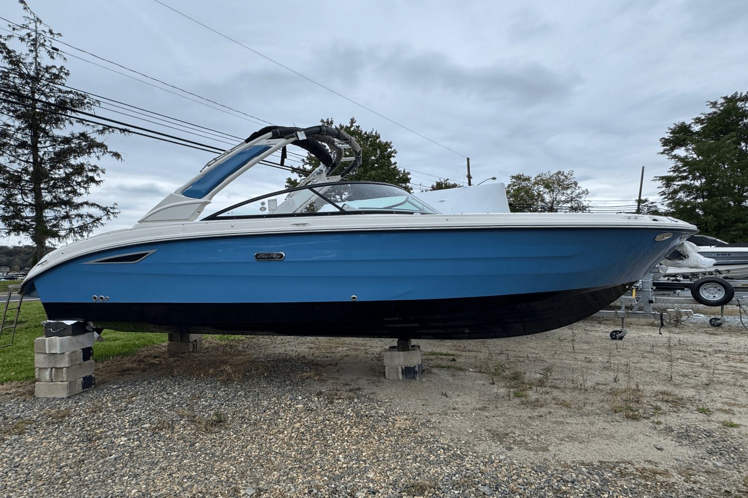 2025 Sea Ray SDX 270