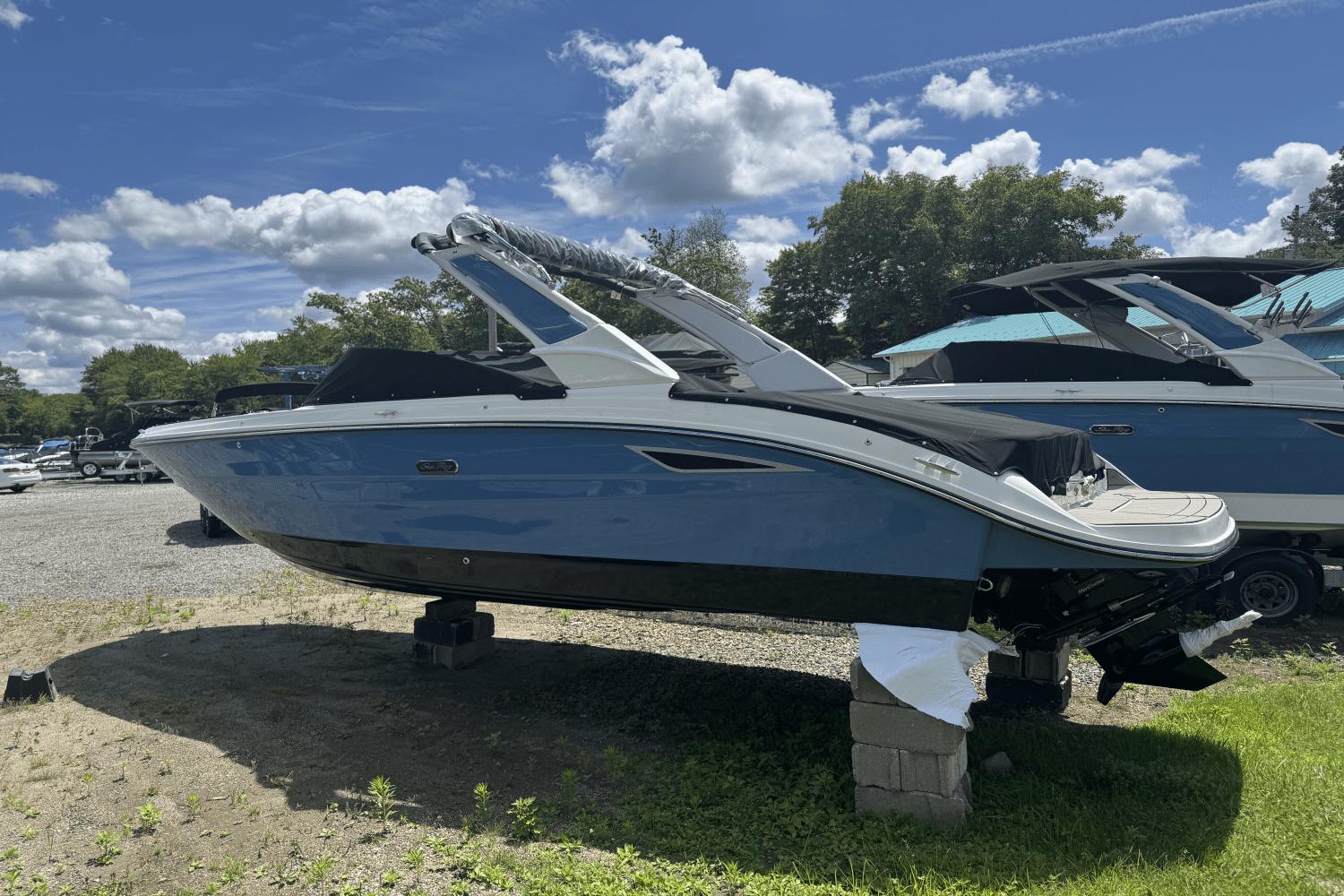 2025 Sea Ray SDX 270