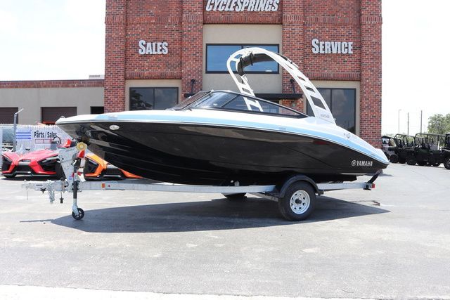 2025 Yamaha Boats 195S-BLACK-GALVANIZED