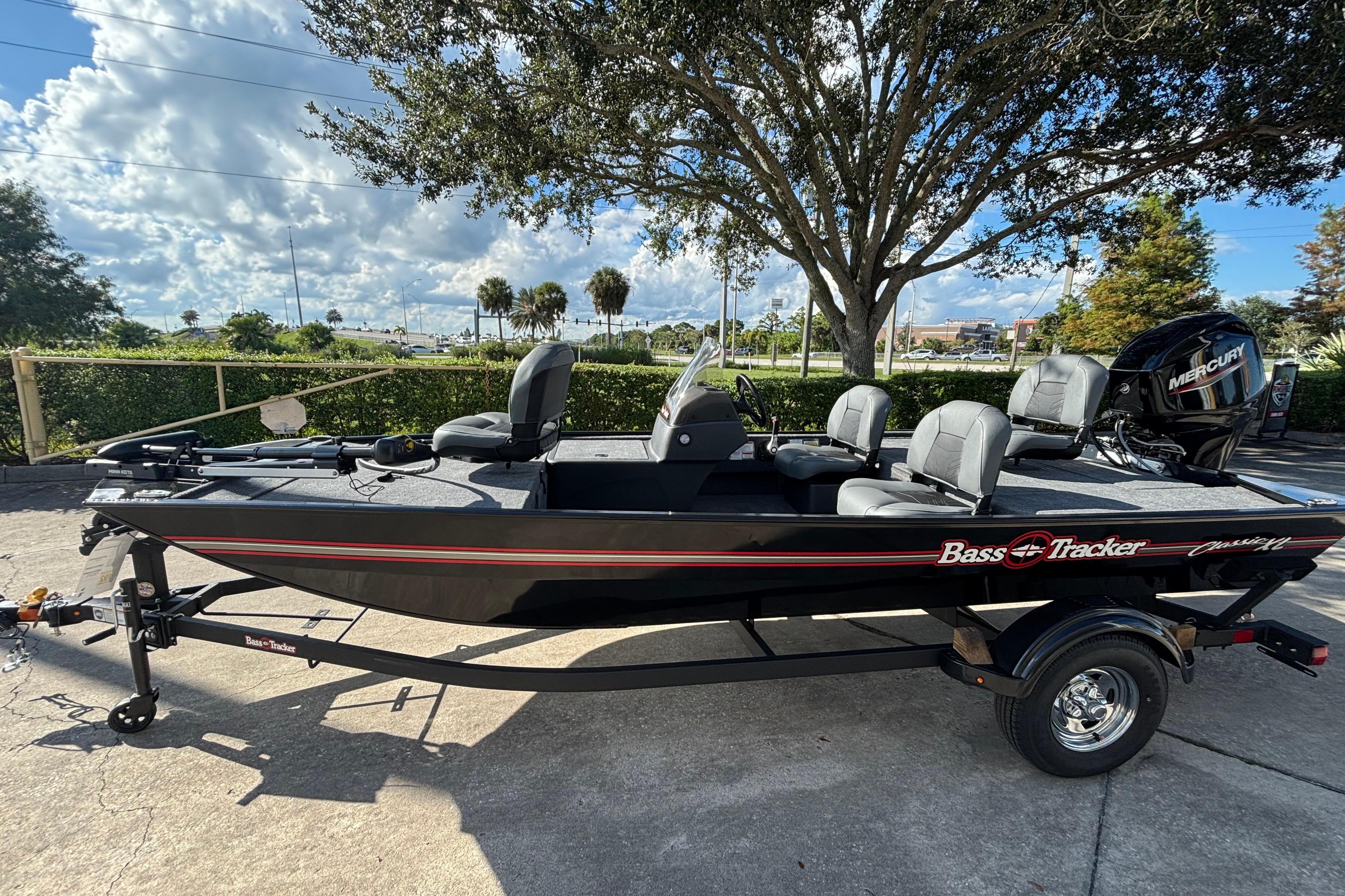 2026 Tracker Bass Tracker Classic XL