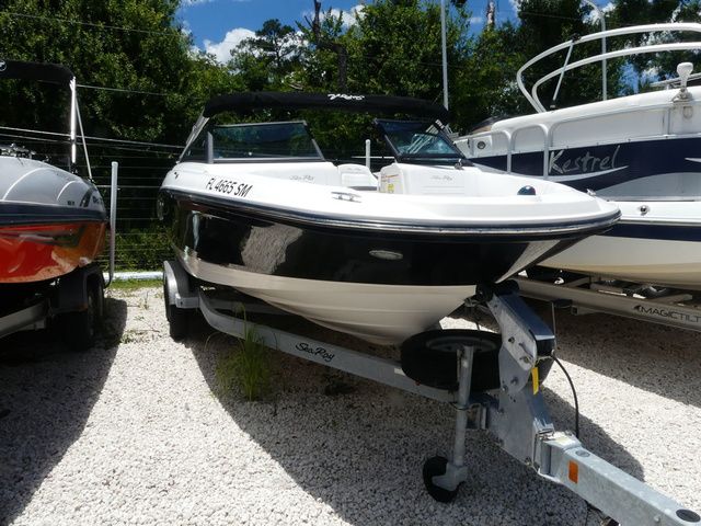 Sea Ray SPX 210 Outboard