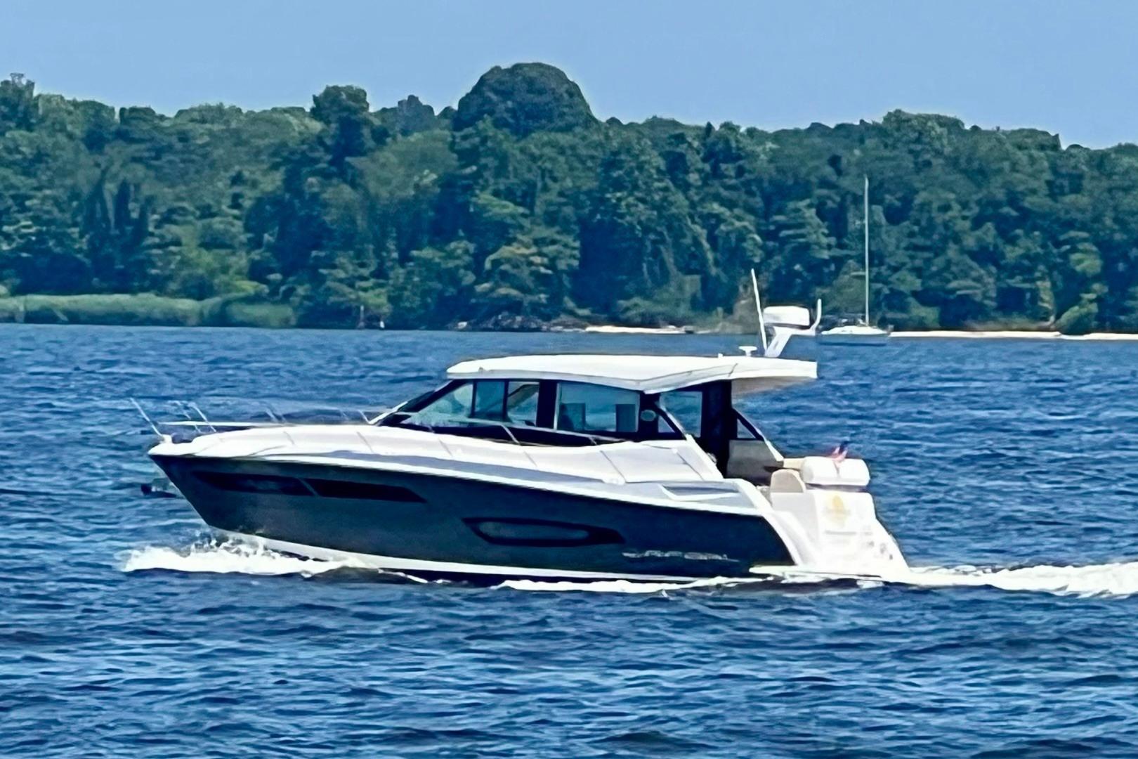 2020 Regal 38 Grande Coupe