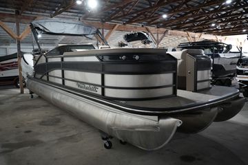 2023 Vanderbilt 700T