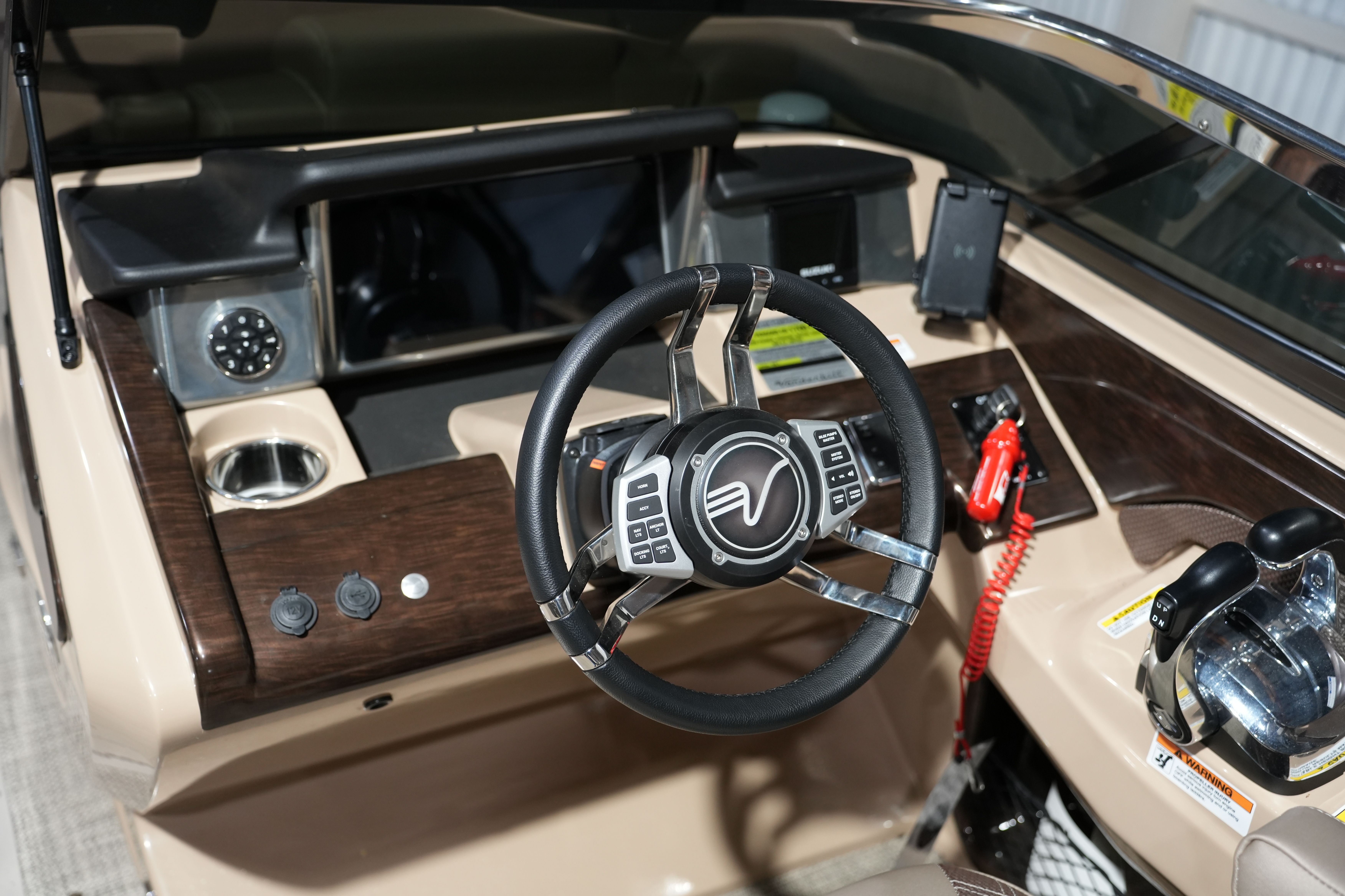 2023 Vanderbilt 700T