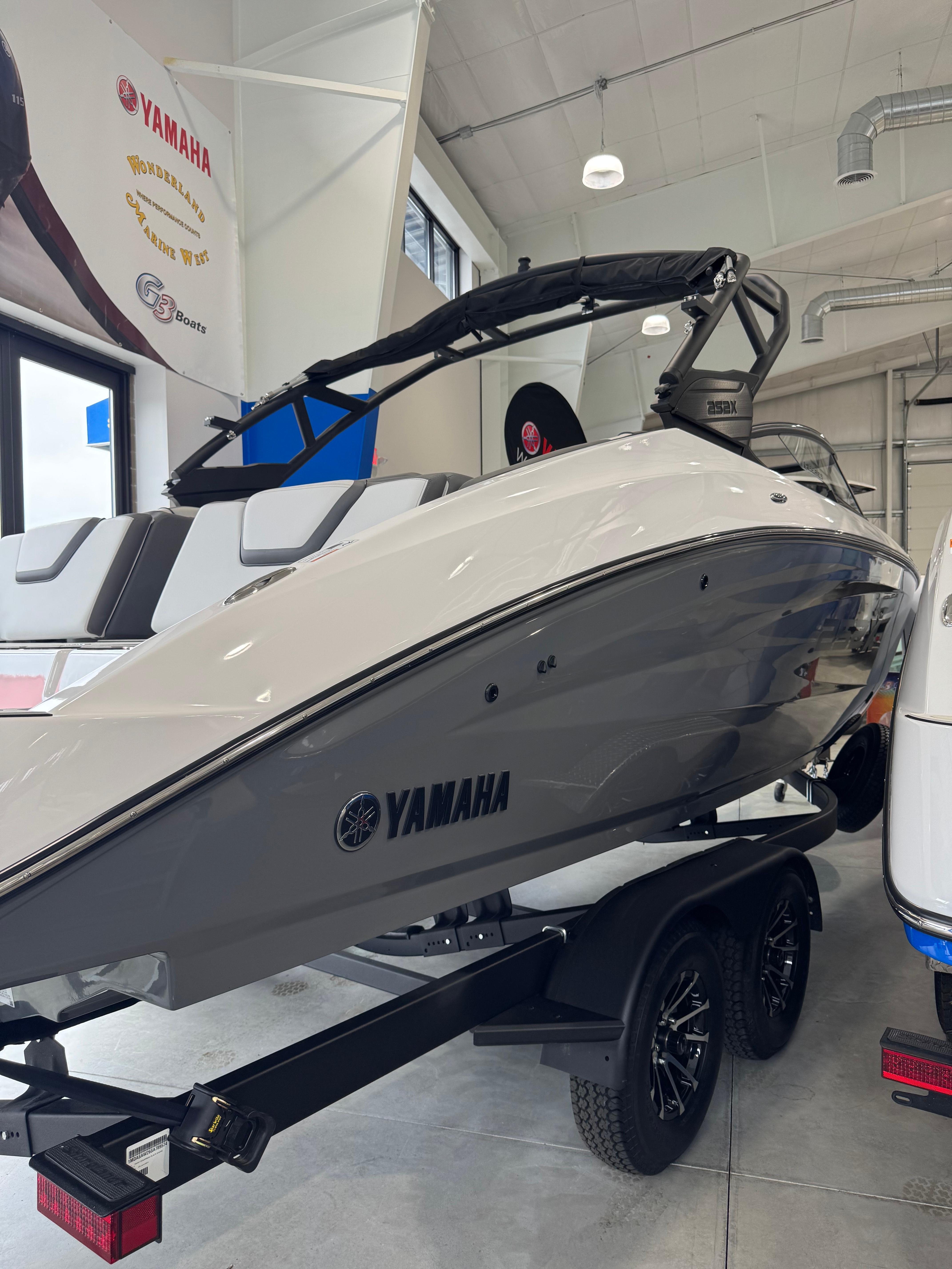2025 Yamaha Boats 252XE