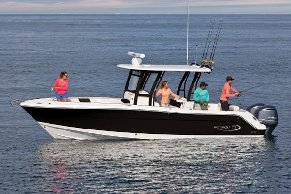 Robalo R302 Center Console Manufacturer Provided Image