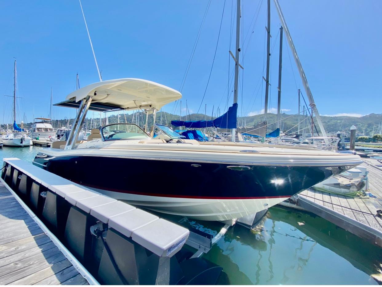 Chris-Craft Calypso 26
