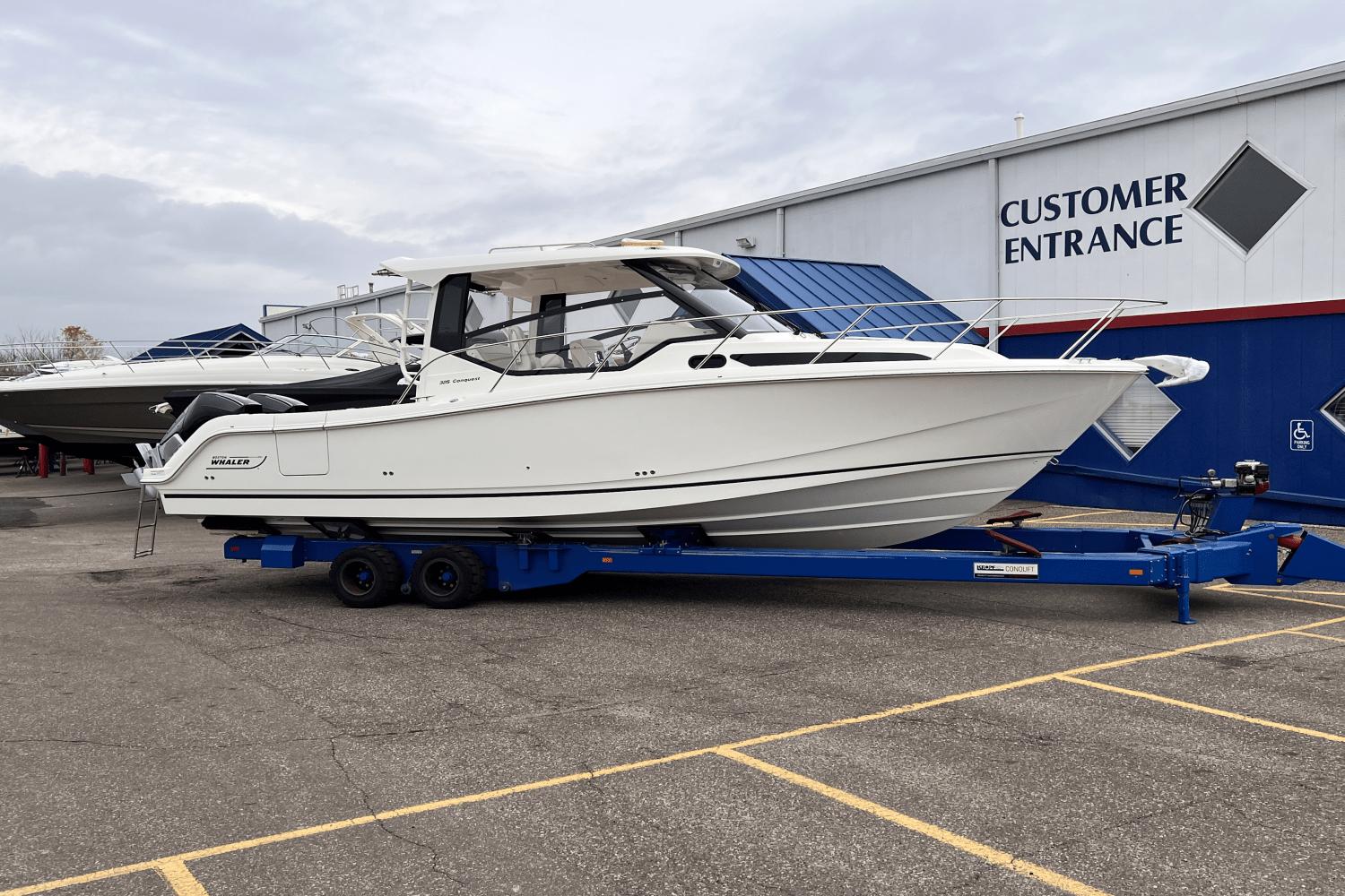 Boston Whaler 325 Conquest