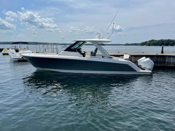 Tiara Yachts 34 LS