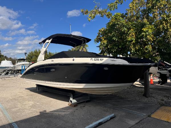 2018 Sea Ray SDX 270