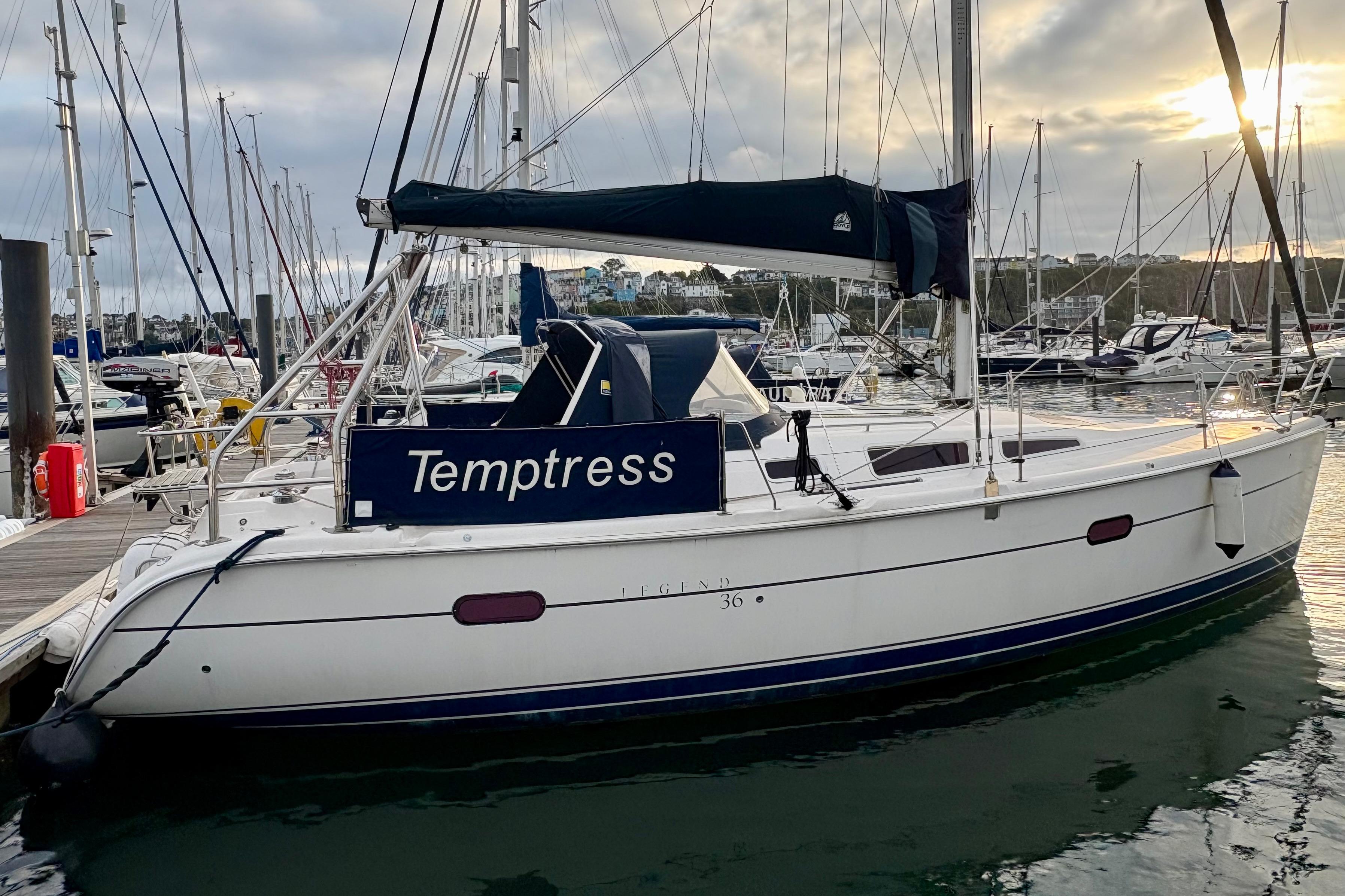 2004 Hunter Legend 36