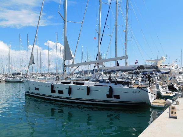Hanse 588 Hanse 588 - side view