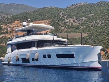 2017 Sirena 64