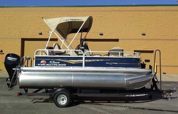 Sun Tracker Bass Buggy 16 XL Select 2025 Sun Tracker Bass Buggy 16 XL Select pontoon boat on trailer.