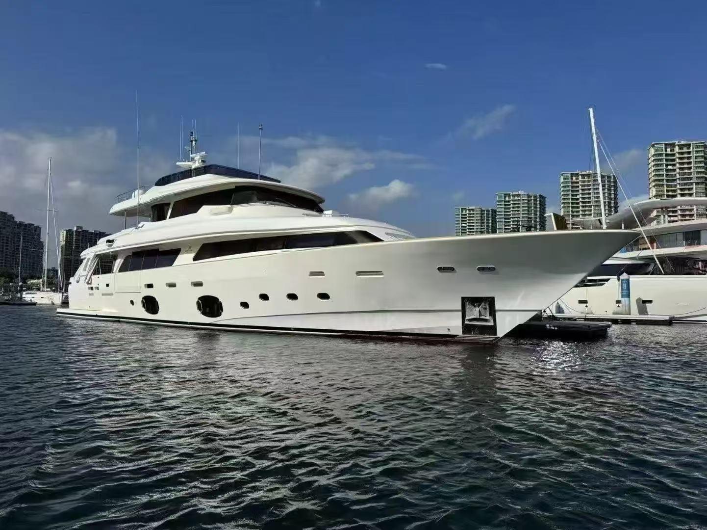 2015 Custom Line Navetta 33
