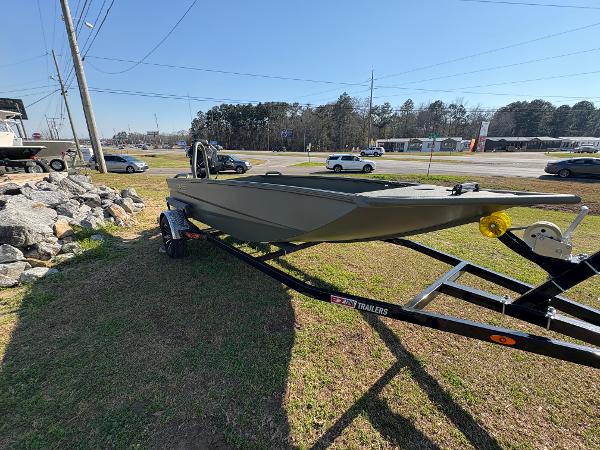 Edge Duck Boats 650DB HPSD 2025 Edge Duck Boats 650DB HPSD on trailer, parked outdoors.