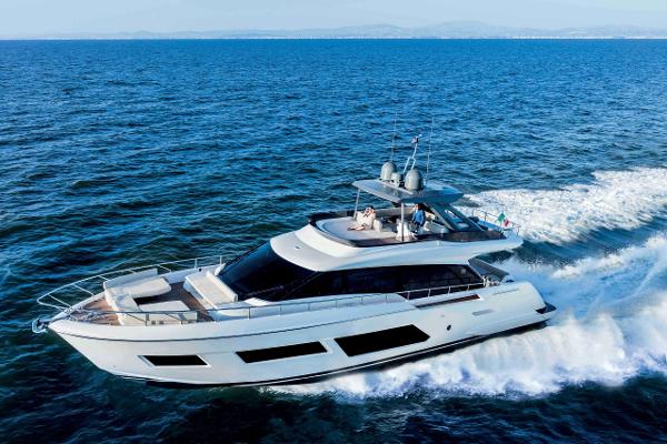 Ferretti Yachts 670