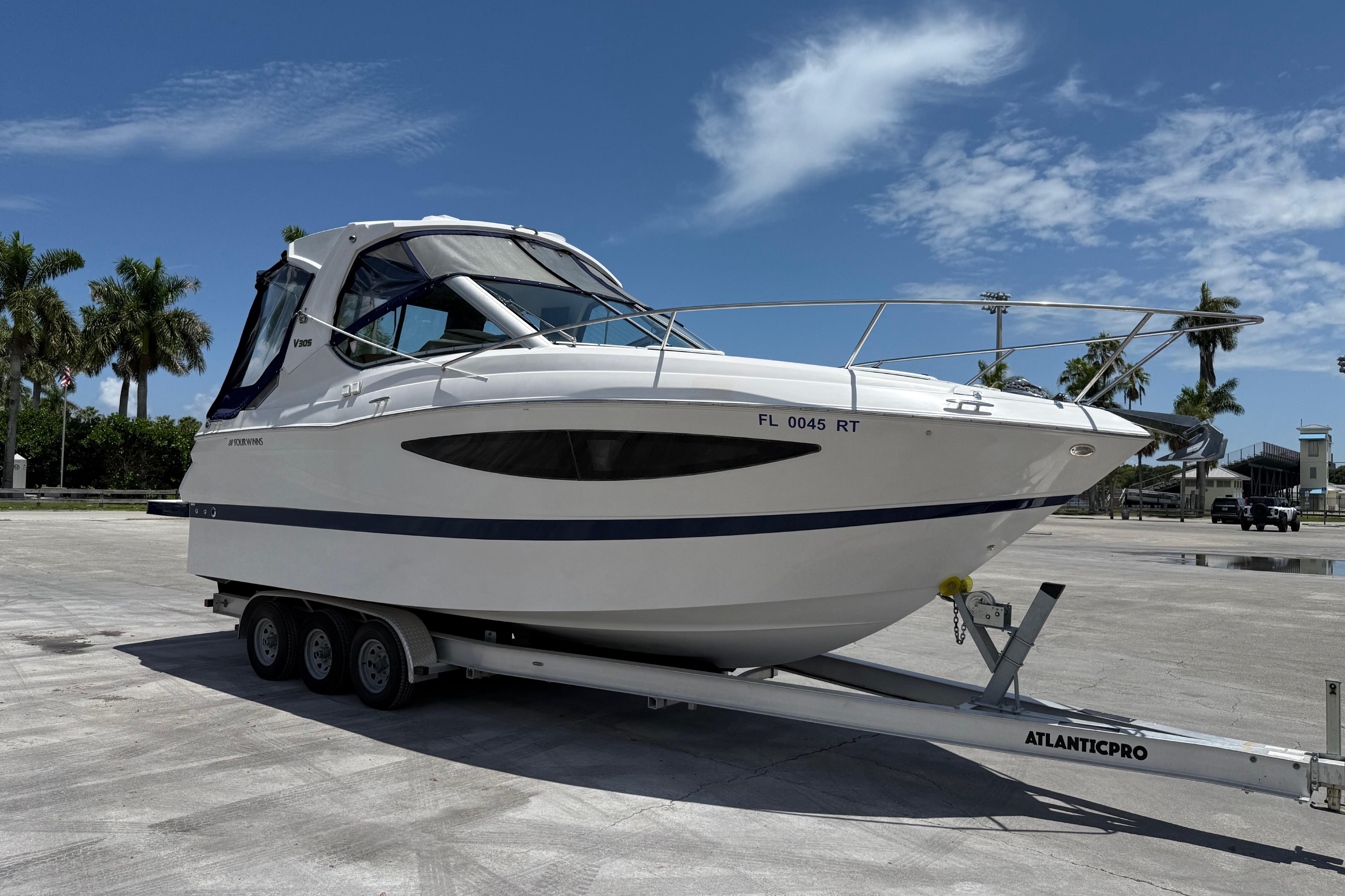 2012 Four Winns V305