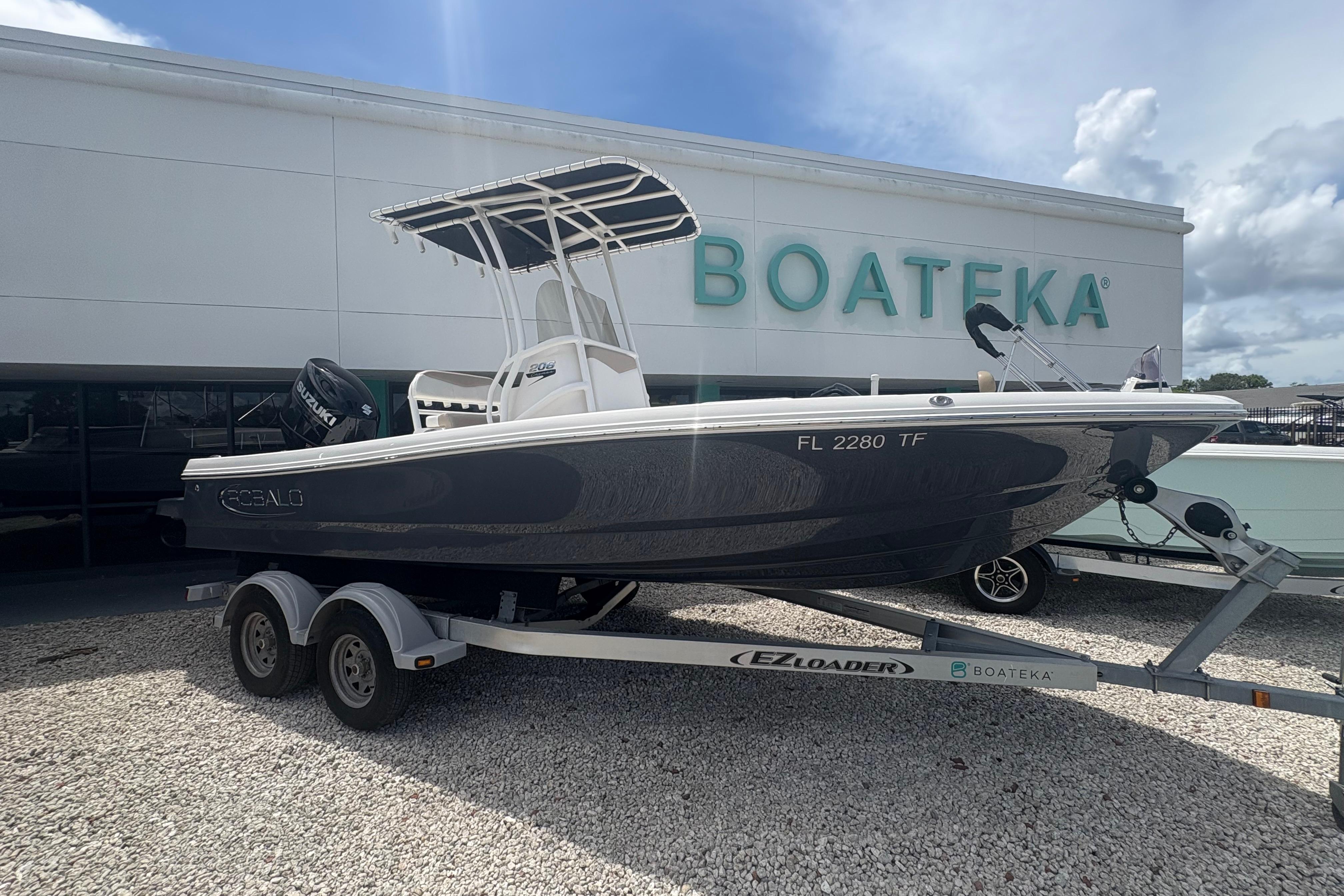 2022 Robalo 206 Cayman