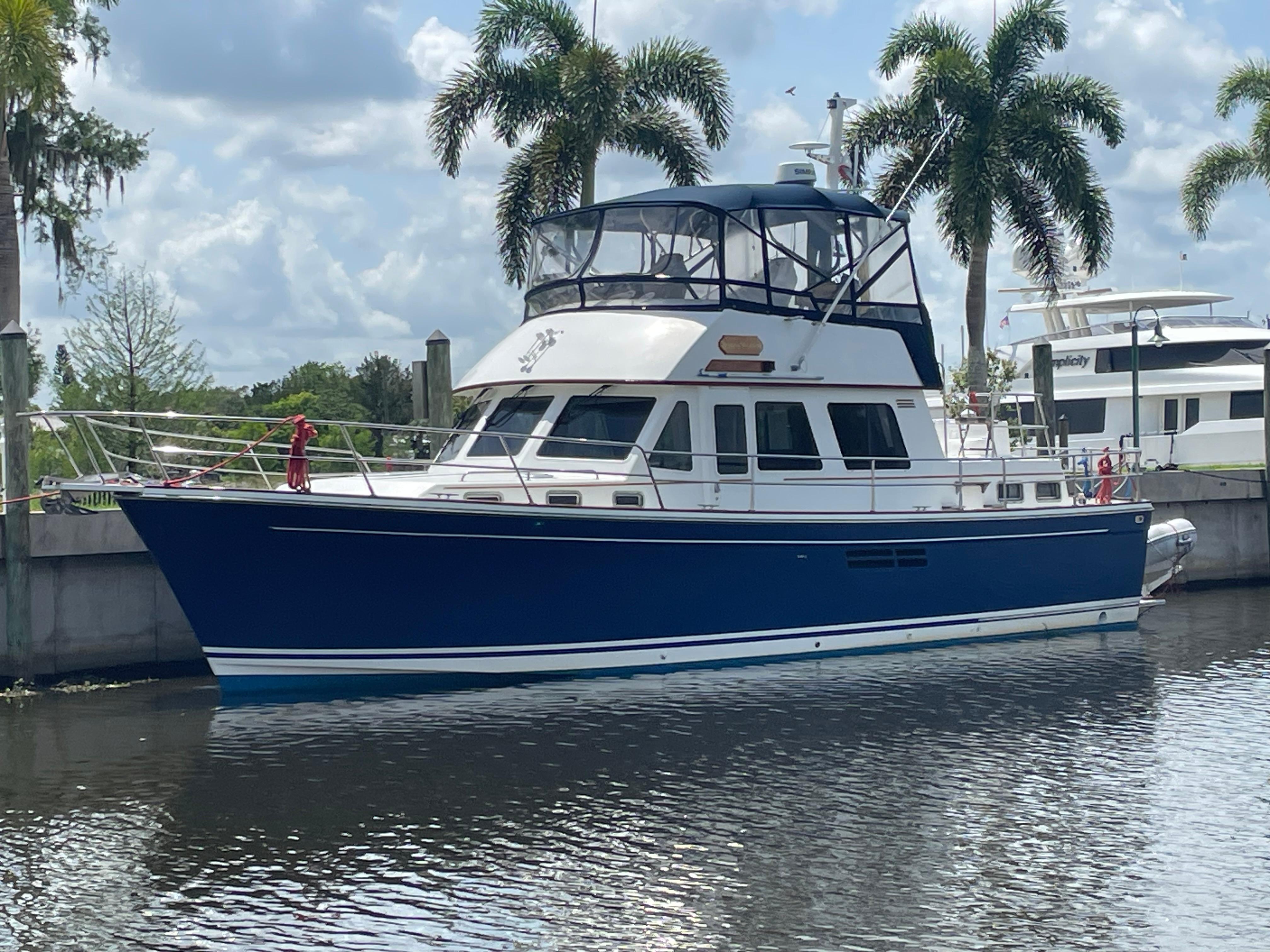 2001 Sabreline 43 Flybridge Motoryacht with Cockpit